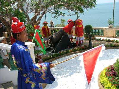 Khai hoả súng thần công mở lễ hội Du lịch văn hóa